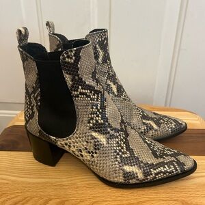 ✨ La Canadienne Italian Snakeskin Chelsea Boots ✨ 8.5-9